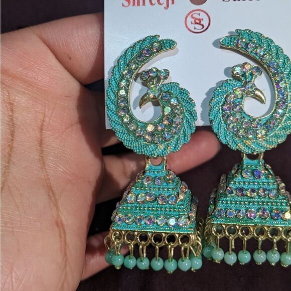 New! Peacock sparkley blue clear stone earrings - Picture 3 of 4